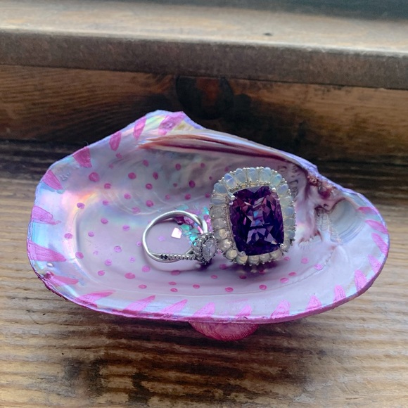 Seashell jewelry holder - Picture 3 of 7